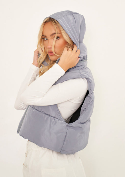 FOLD AWAY HODDED SLEEVELESS PADDED CROPPED PUFFER GILET - GREY